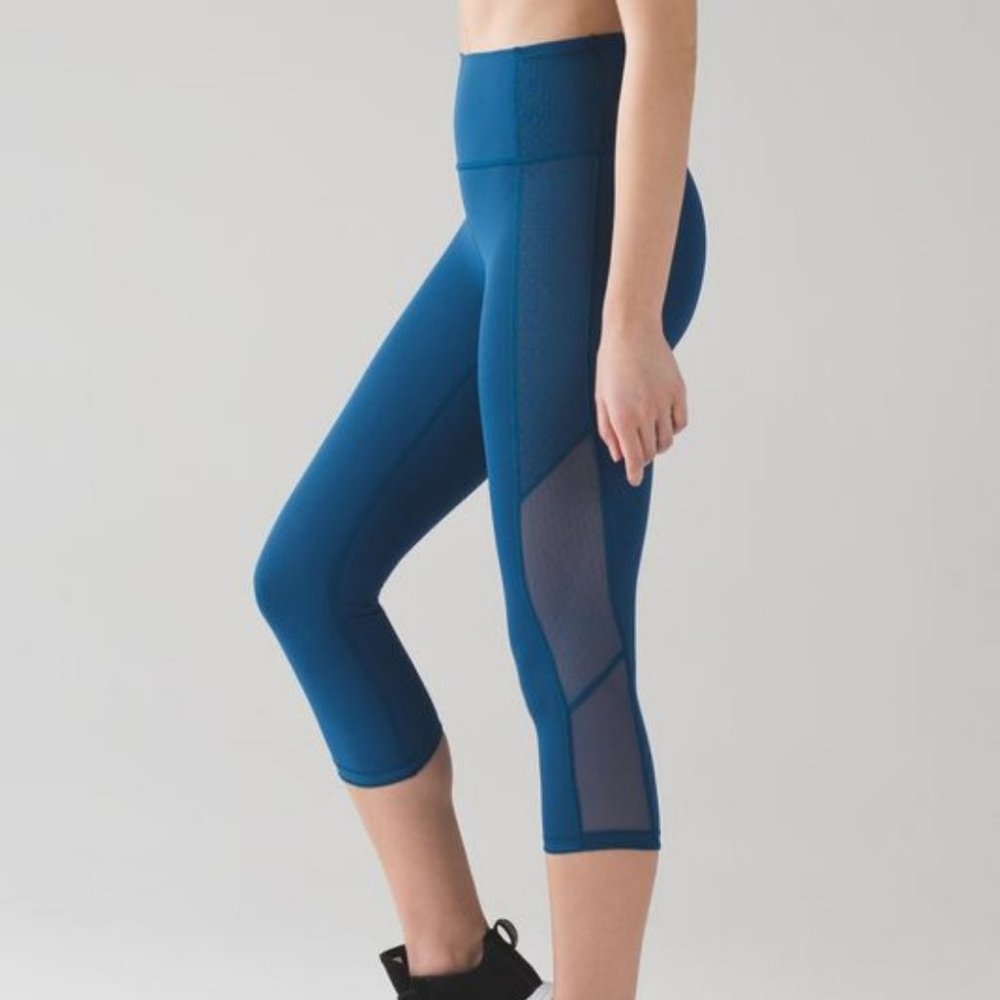 Lululemon Athletic Body Con Crop *NWOT* (Size 8)